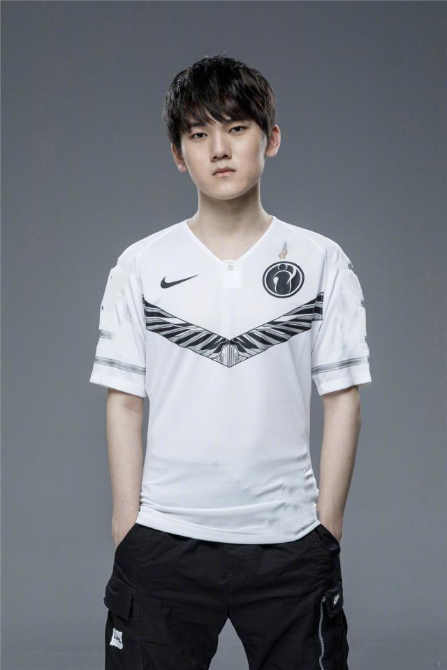 Smooya与Thorin之间的冲突：关于成就和玩家行为的讨论